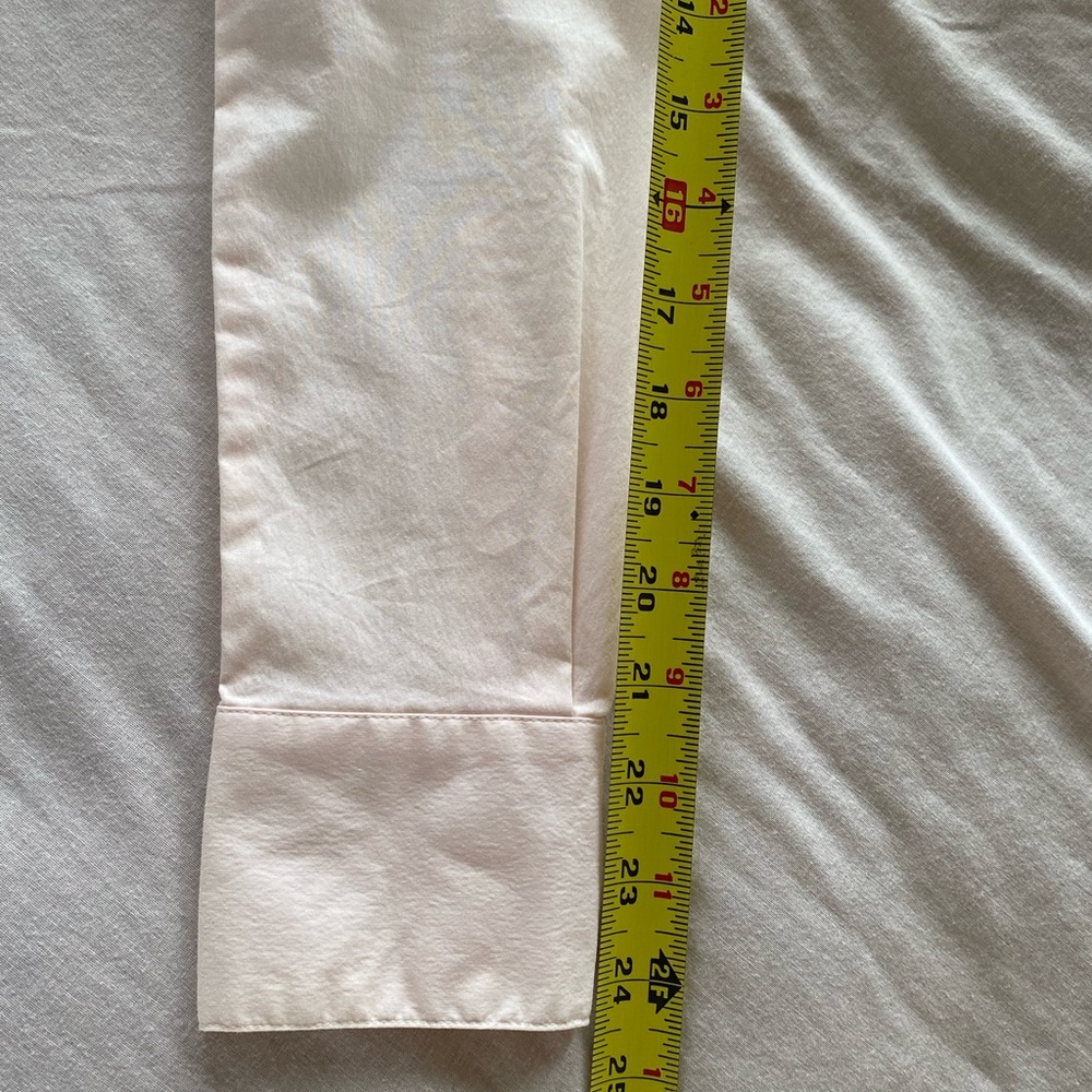 10/10$. Bundle 10 (4-5$) items for 10$. Ideology pink top with cute detailing - Picture 7 of 9